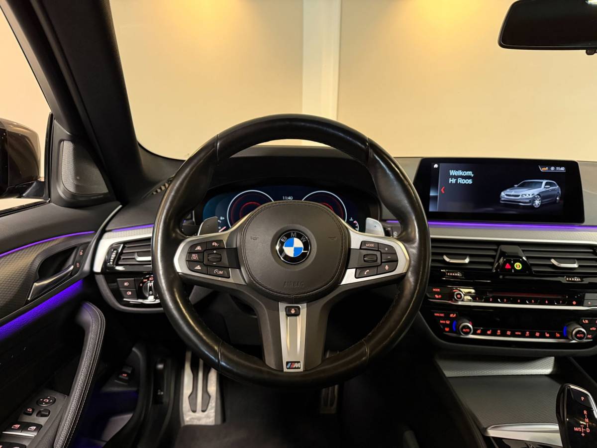 BMW 5 Serie BMW 5-serie Touring 530i High Executive *M-Pakket* 252PK! Carplay|360 Camera|Memory|Stoelventilatie|NAP