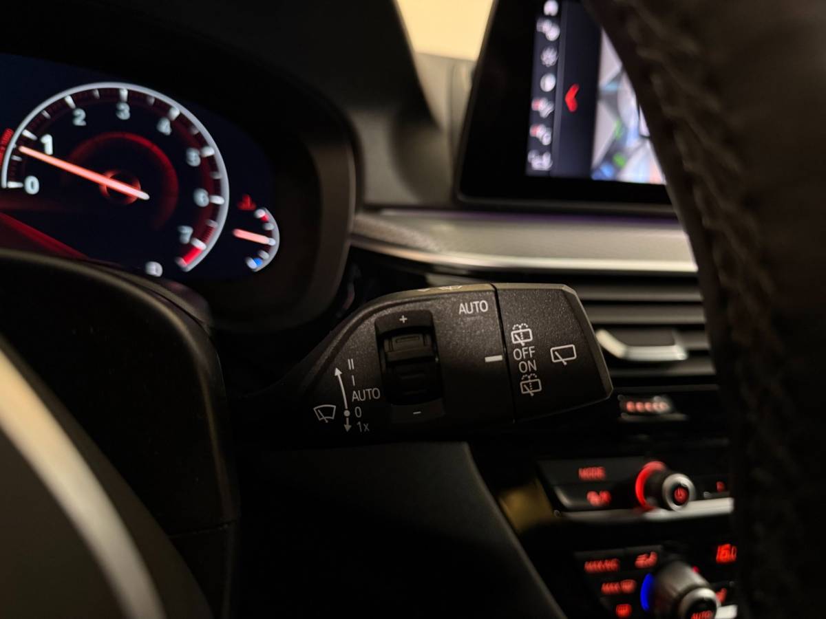 BMW 5 Serie BMW 5-serie Touring 530i High Executive *M-Pakket* 252PK! Carplay|360 Camera|Memory|Stoelventilatie|NAP
