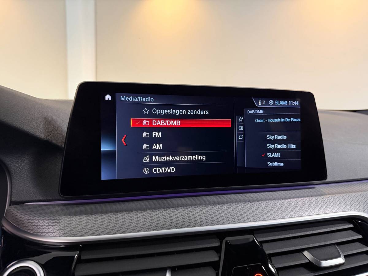 BMW 5 Serie BMW 5-serie Touring 530i High Executive *M-Pakket* 252PK! Carplay|360 Camera|Memory|Stoelventilatie|NAP