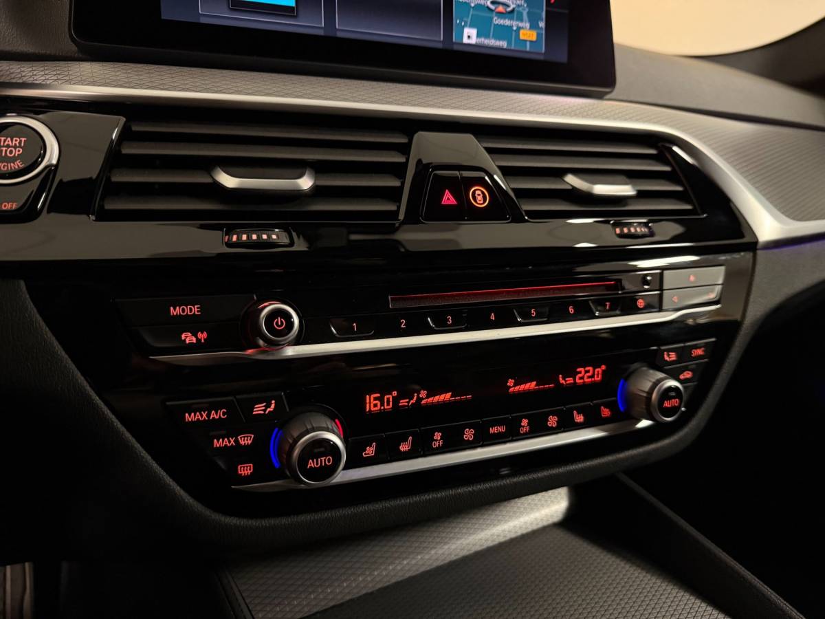 BMW 5 Serie BMW 5-serie Touring 530i High Executive *M-Pakket* 252PK! Carplay|360 Camera|Memory|Stoelventilatie|NAP