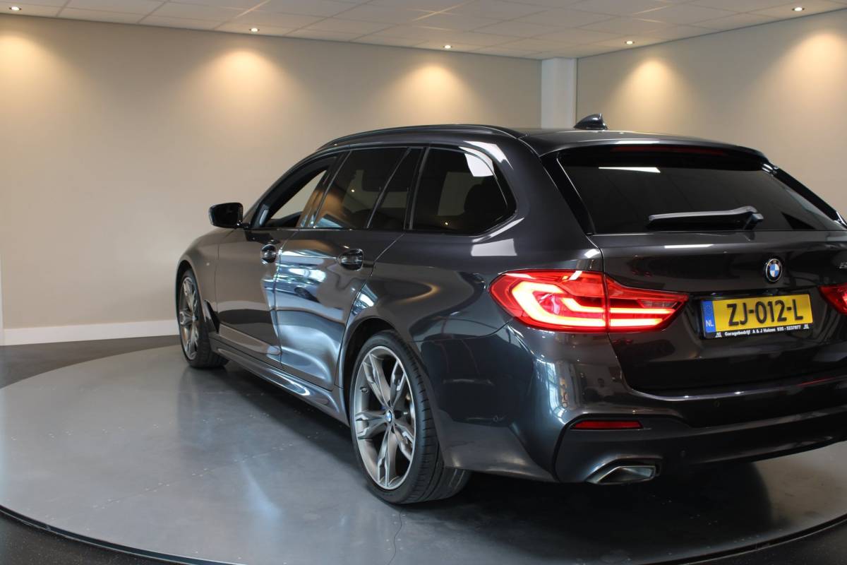 BMW 5 Serie BMW 5-serie Touring 530i High Executive *M-Pakket* 252PK! Carplay|360 Camera|Memory|Stoelventilatie|NAP