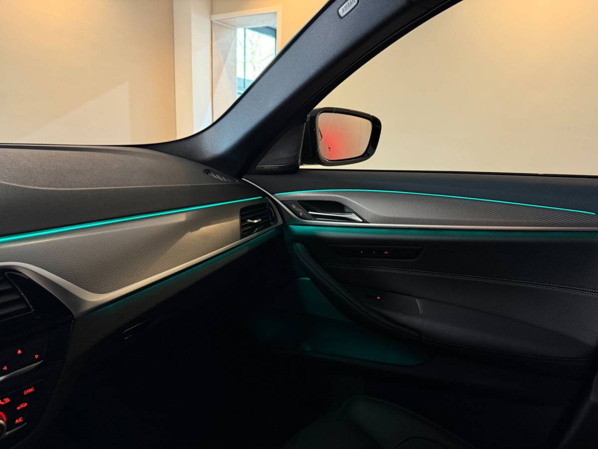 BMW 5 Serie BMW 5-serie Touring 530i High Executive *M-Pakket* 252PK! Carplay|360 Camera|Memory|Stoelventilatie|NAP