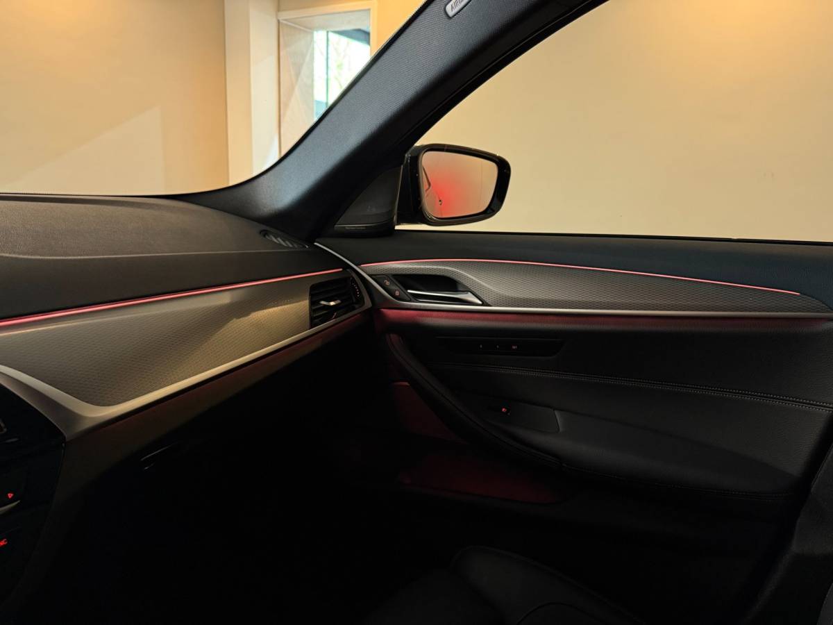BMW 5 Serie BMW 5-serie Touring 530i High Executive *M-Pakket* 252PK! Carplay|360 Camera|Memory|Stoelventilatie|NAP