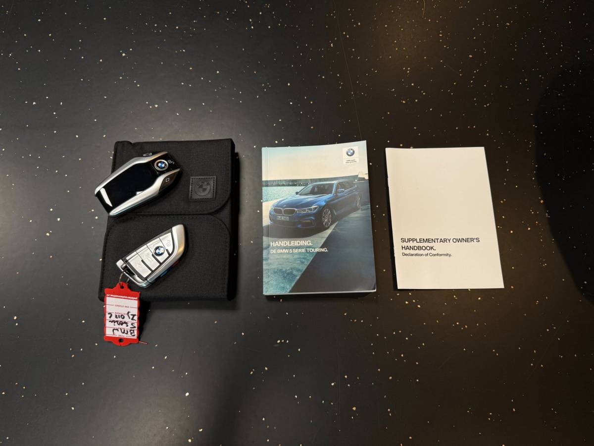 BMW 5 Serie BMW 5-serie Touring 530i High Executive *M-Pakket* 252PK! Carplay|360 Camera|Memory|Stoelventilatie|NAP