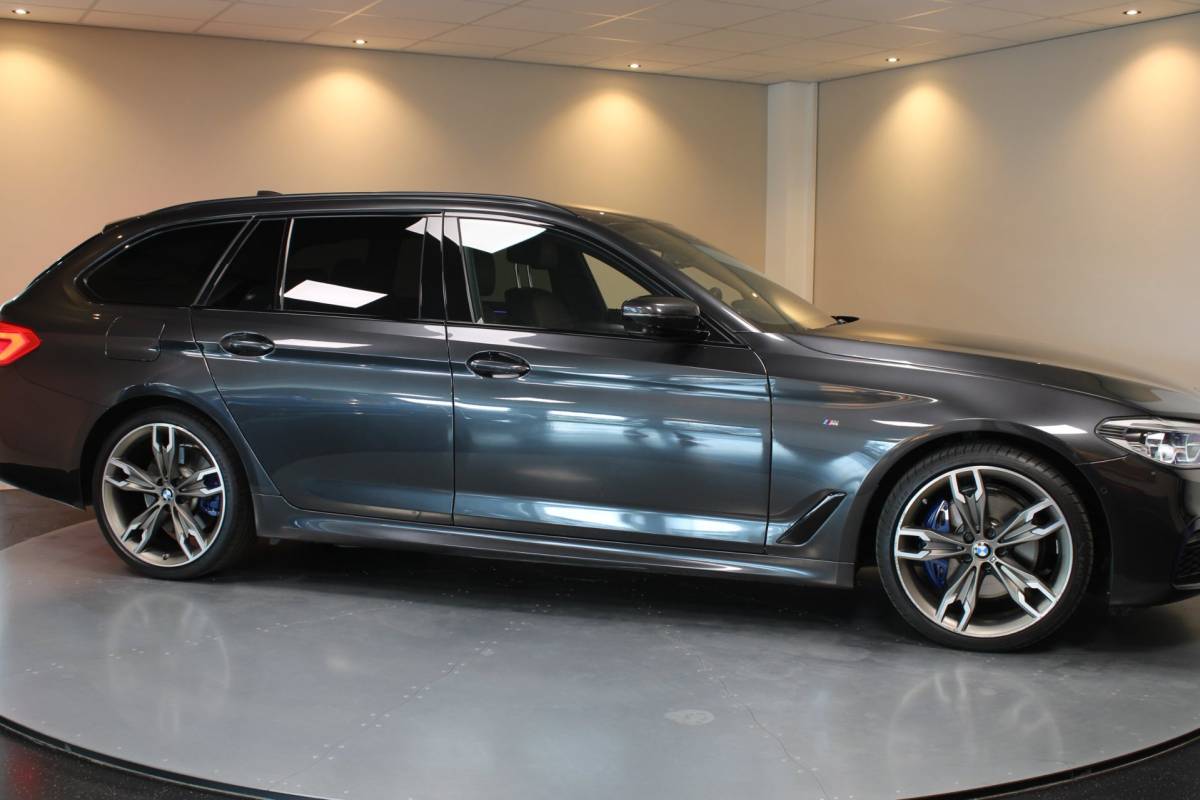 BMW 5 Serie BMW 5-serie Touring 530i High Executive *M-Pakket* 252PK! Carplay|360 Camera|Memory|Stoelventilatie|NAP