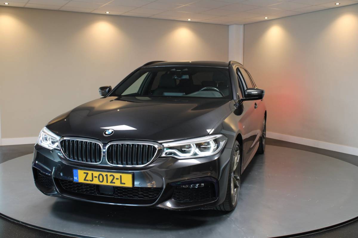 BMW 5 Serie BMW 5-serie Touring 530i High Executive *M-Pakket* 252PK! Carplay|360 Camera|Memory|Stoelventilatie|NAP