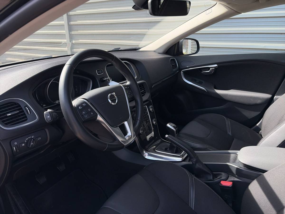 Volvo V40 Volvo V40 2.0 T3 Nordic+ / afneembare trekhaak / 17″ Velgen / Voorruit verwarming /
