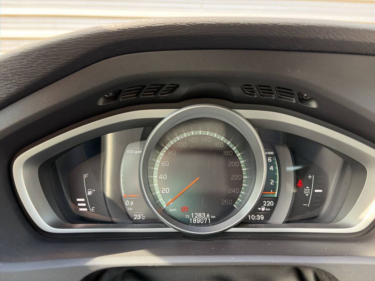 Volvo V40 Volvo V40 2.0 T3 Nordic+ / afneembare trekhaak / 17″ Velgen / Voorruit verwarming /