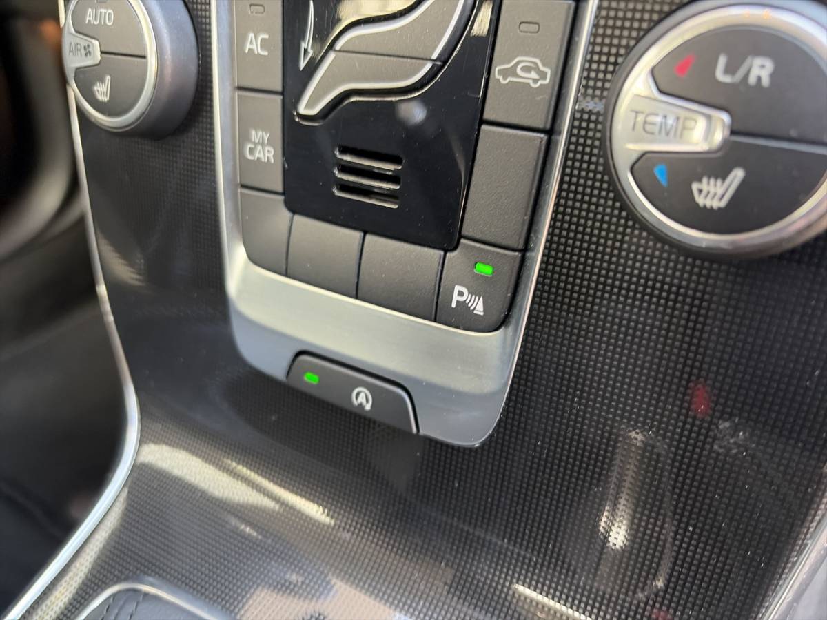 Volvo V40 Volvo V40 2.0 T3 Nordic+ / afneembare trekhaak / 17″ Velgen / Voorruit verwarming /