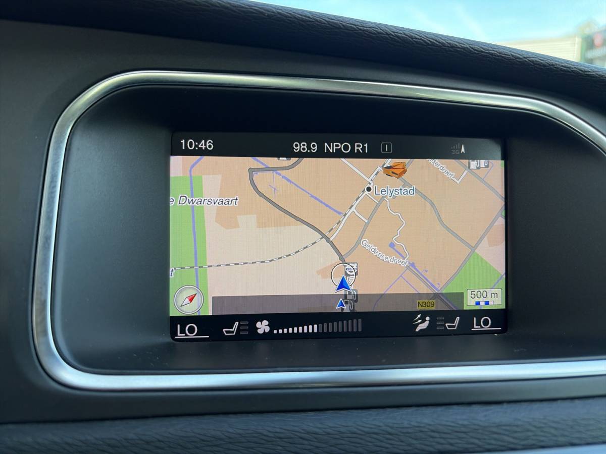 Volvo V40 Volvo V40 2.0 T3 Nordic+ / afneembare trekhaak / 17″ Velgen / Voorruit verwarming /
