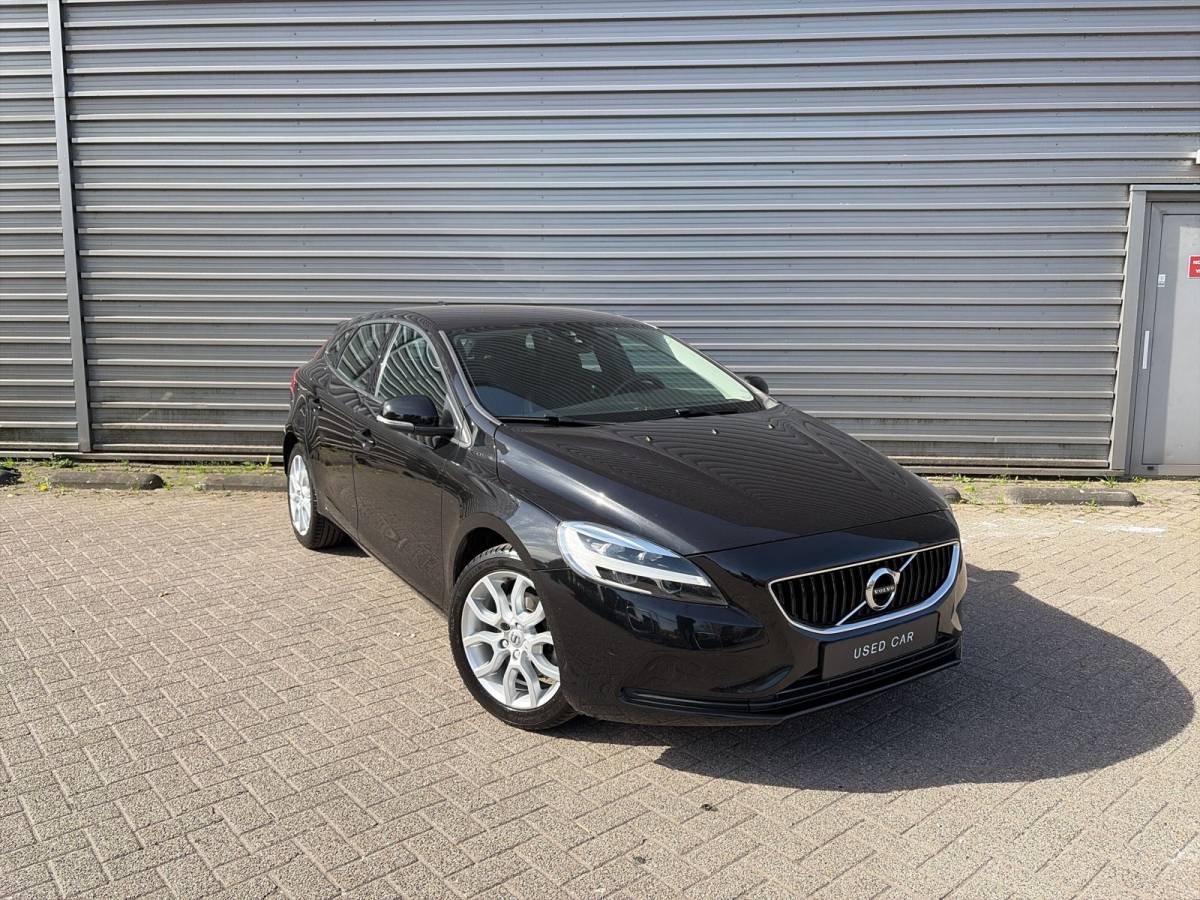 Volvo V40 Volvo V40 2.0 T3 Nordic+ / afneembare trekhaak / 17″ Velgen / Voorruit verwarming /