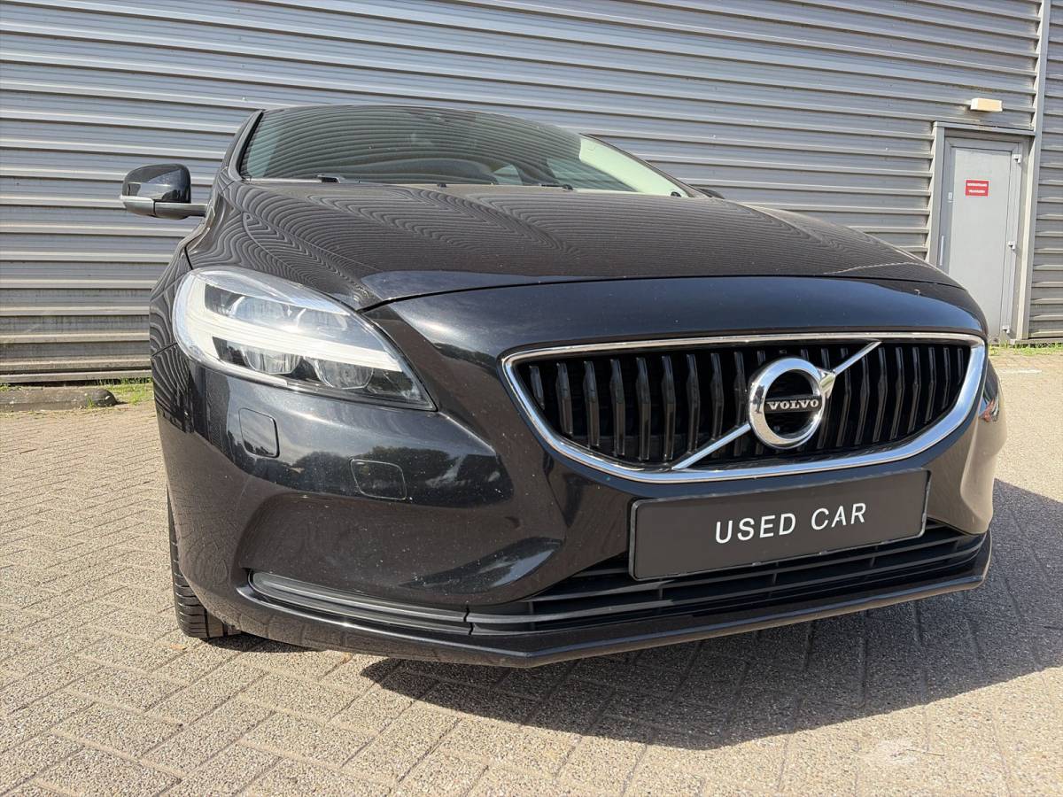 Volvo V40 Volvo V40 2.0 T3 Nordic+ / afneembare trekhaak / 17″ Velgen / Voorruit verwarming /