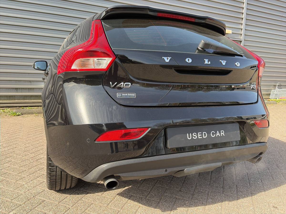 Volvo V40 Volvo V40 2.0 T3 Nordic+ / afneembare trekhaak / 17″ Velgen / Voorruit verwarming /