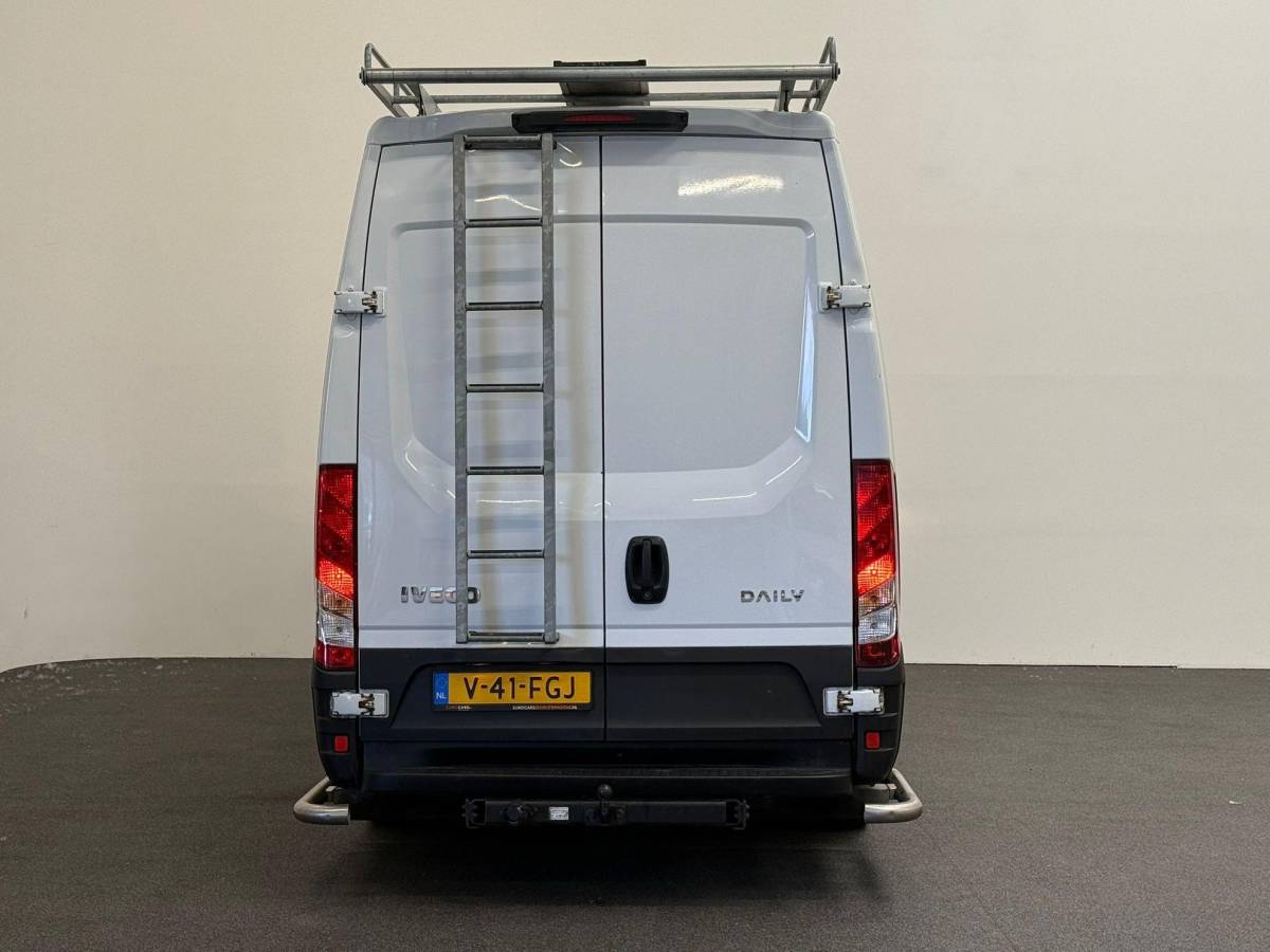 Iveco Daily Iveco Daily 35S14 140pk L2H2/L3H2 3500kg Trekhaak Airco Cruise