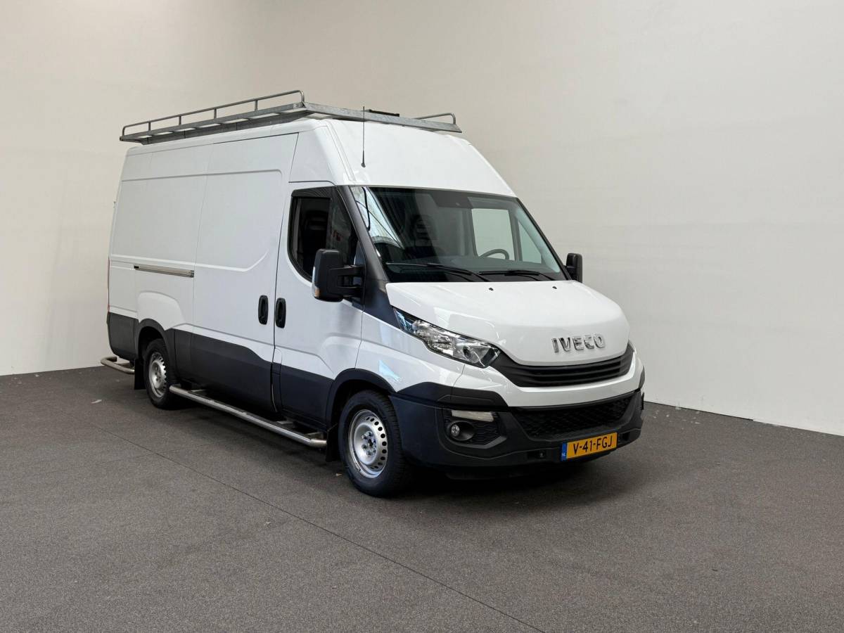 Iveco Daily Iveco Daily 35S14 140pk L2H2/L3H2 3500kg Trekhaak Airco Cruise