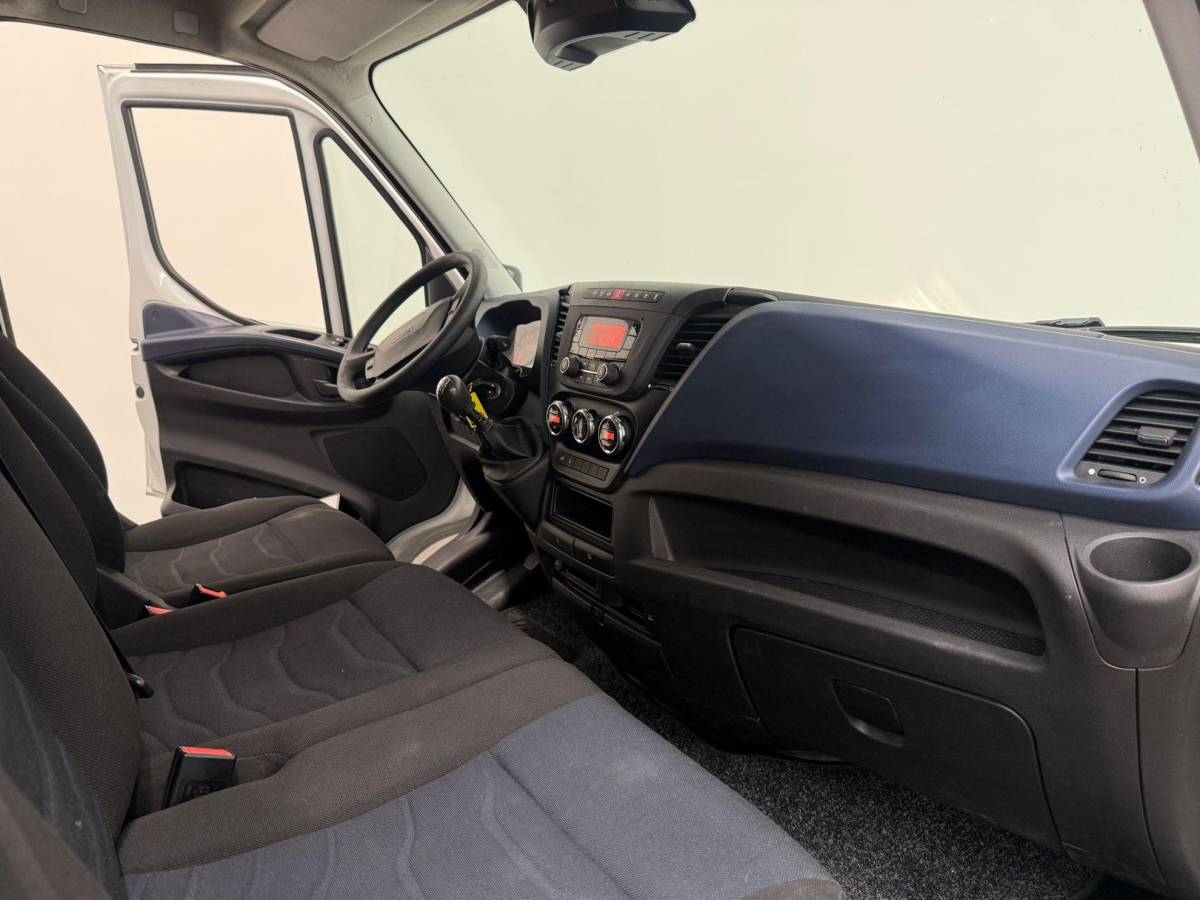Iveco Daily Iveco Daily 35S14 140pk L2H2/L3H2 3500kg Trekhaak Airco Cruise
