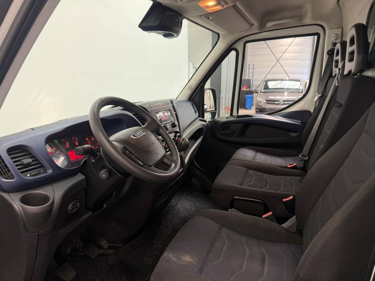 Iveco Daily Iveco Daily 35S14 140pk L2H2/L3H2 3500kg Trekhaak Airco Cruise