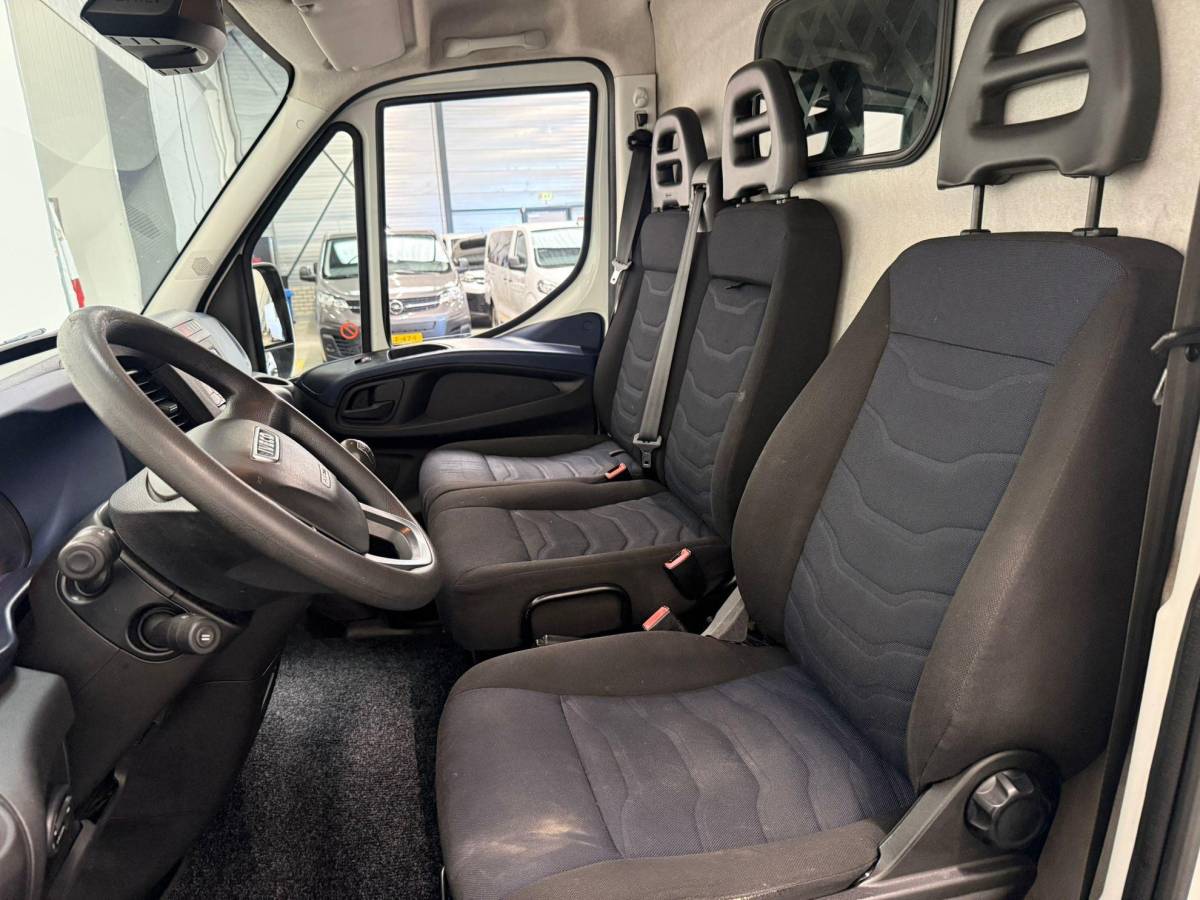 Iveco Daily Iveco Daily 35S14 140pk L2H2/L3H2 3500kg Trekhaak Airco Cruise