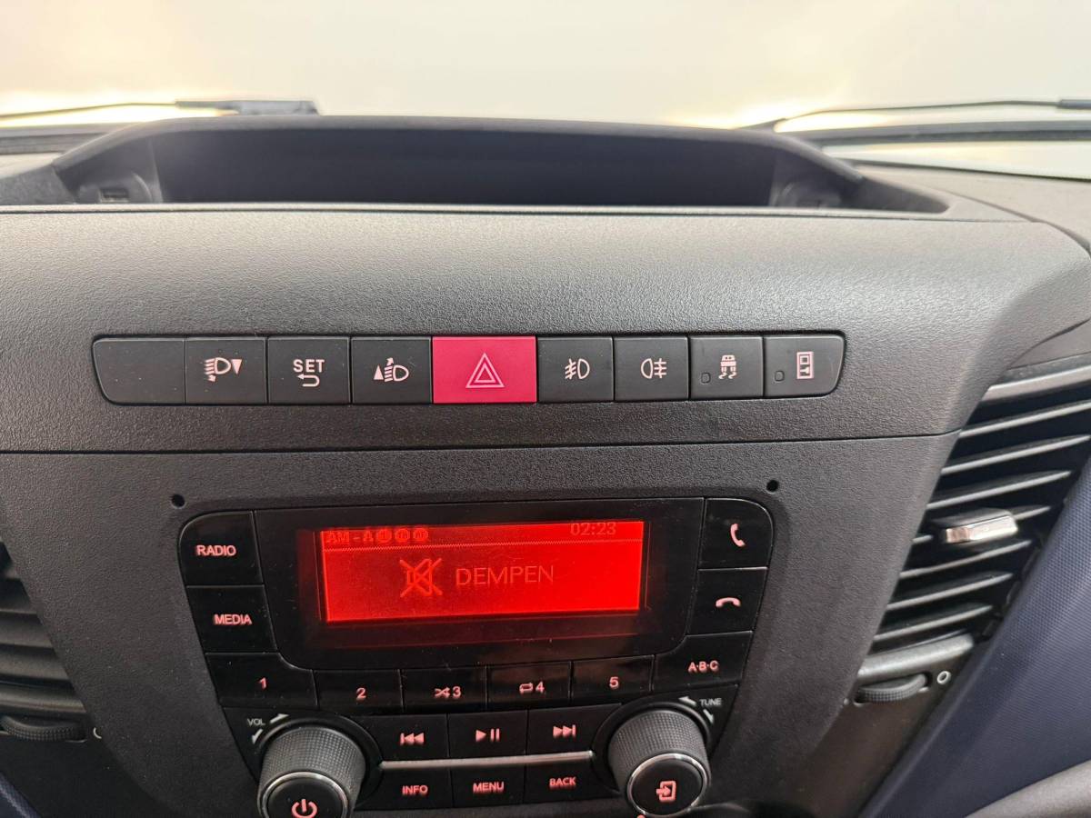 Iveco Daily Iveco Daily 35S14 140pk L2H2/L3H2 3500kg Trekhaak Airco Cruise