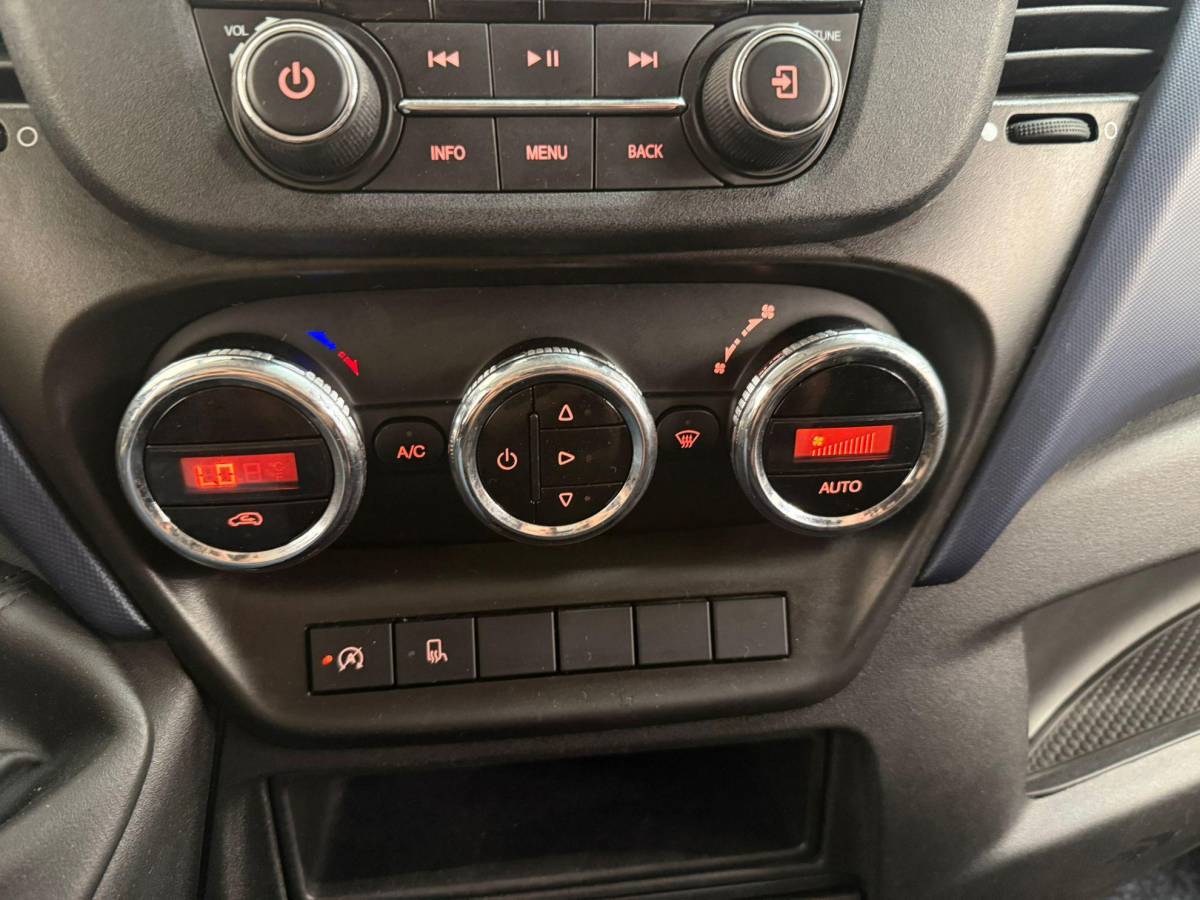 Iveco Daily Iveco Daily 35S14 140pk L2H2/L3H2 3500kg Trekhaak Airco Cruise