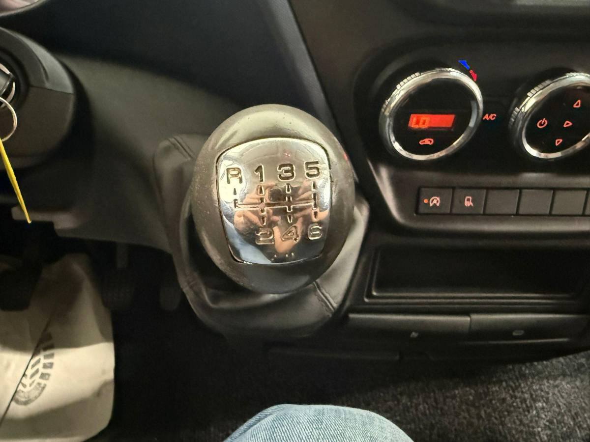 Iveco Daily Iveco Daily 35S14 140pk L2H2/L3H2 3500kg Trekhaak Airco Cruise