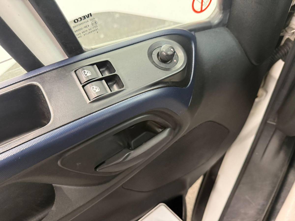 Iveco Daily Iveco Daily 35S14 140pk L2H2/L3H2 3500kg Trekhaak Airco Cruise