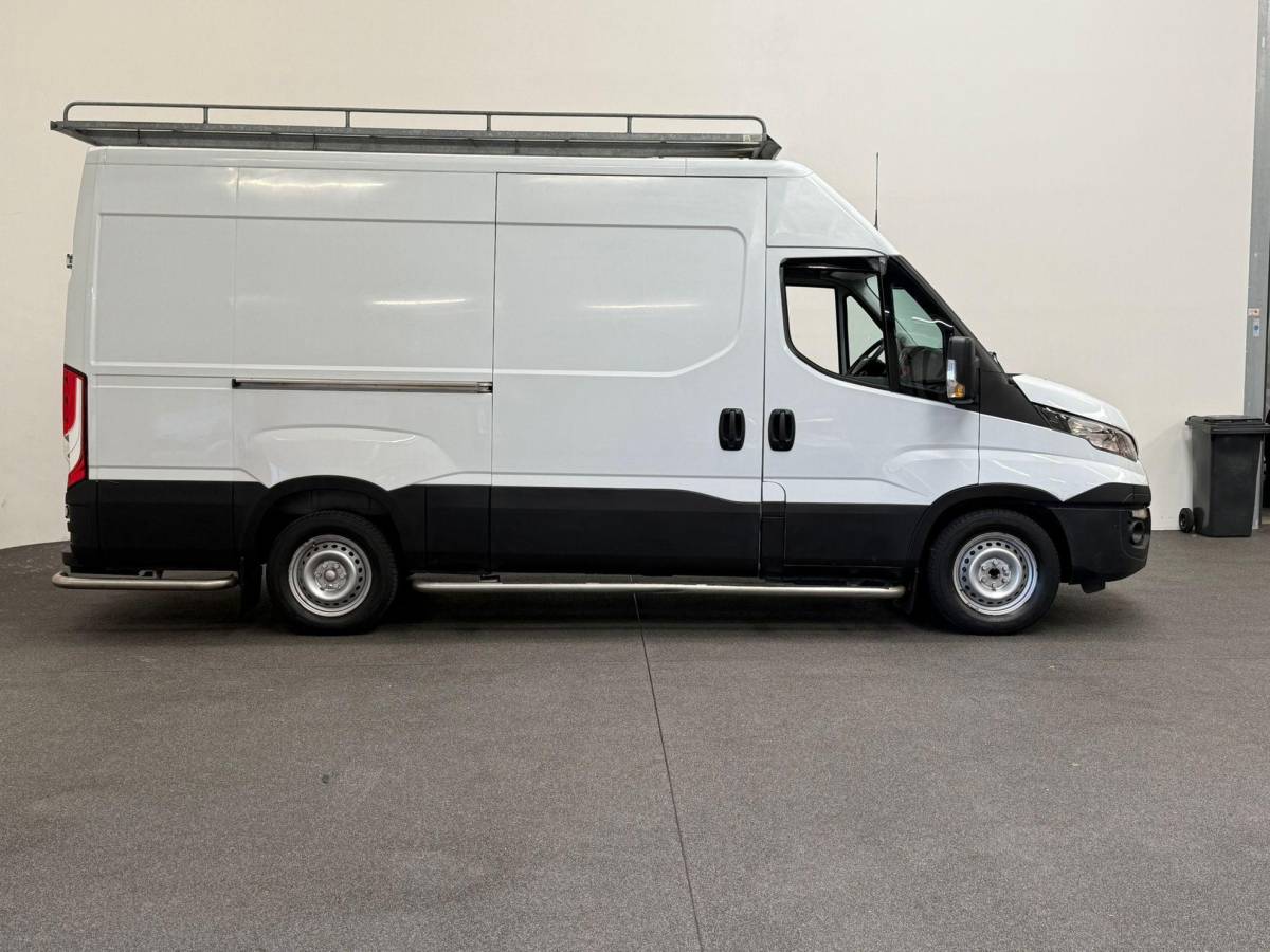 Iveco Daily Iveco Daily 35S14 140pk L2H2/L3H2 3500kg Trekhaak Airco Cruise
