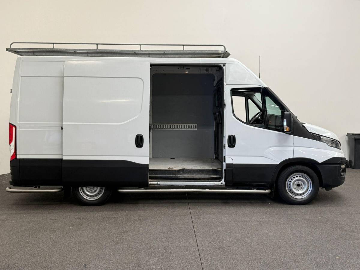 Iveco Daily Iveco Daily 35S14 140pk L2H2/L3H2 3500kg Trekhaak Airco Cruise