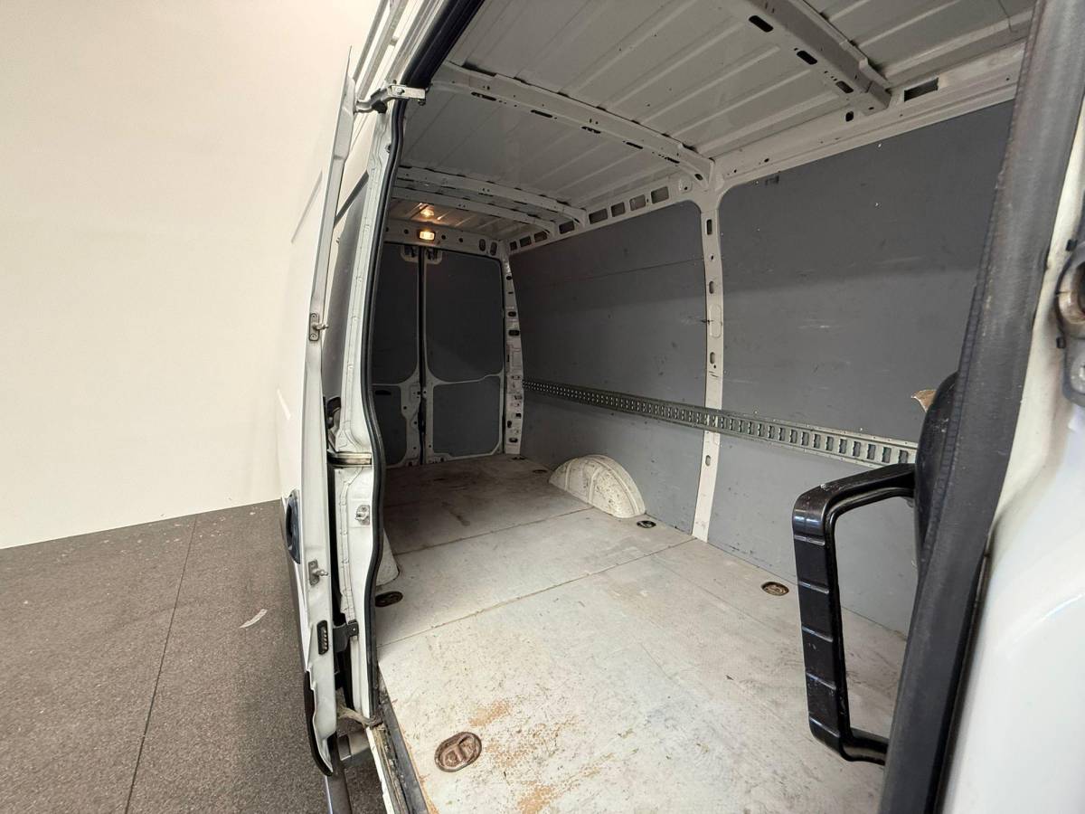 Iveco Daily Iveco Daily 35S14 140pk L2H2/L3H2 3500kg Trekhaak Airco Cruise