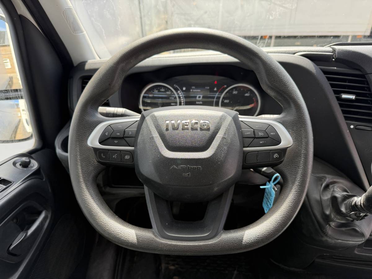 Iveco Daily Iveco Daily 35C14 2.3 Kipper Dubbellucht 3,5t Airco Cruise Control Trekhaak Luchtgeveerde stoel Nieuwe APK t/m 3-8-2027
