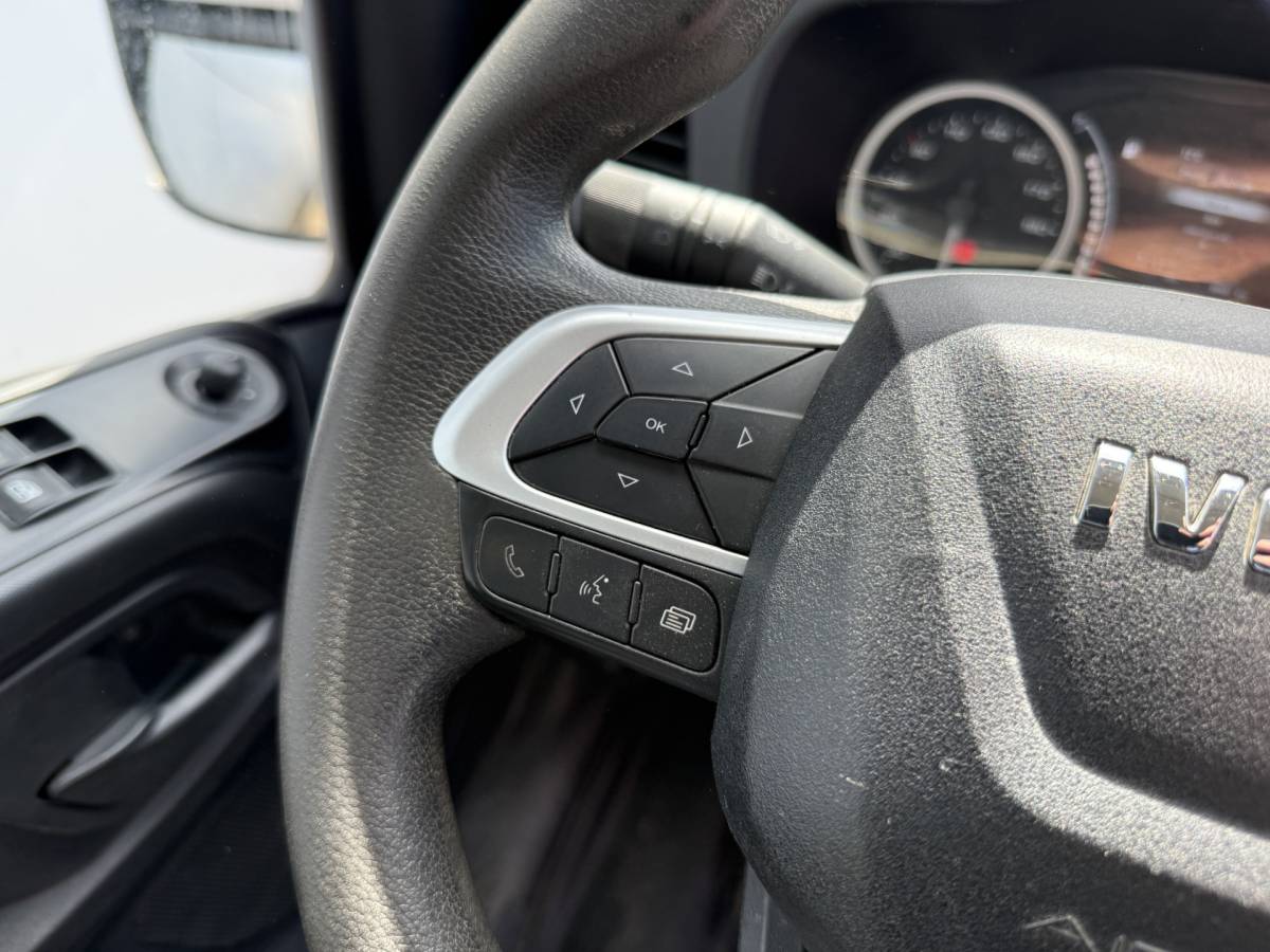 Iveco Daily Iveco Daily 35C14 2.3 Kipper Dubbellucht 3,5t Airco Cruise Control Trekhaak Luchtgeveerde stoel Nieuwe APK t/m 3-8-2027