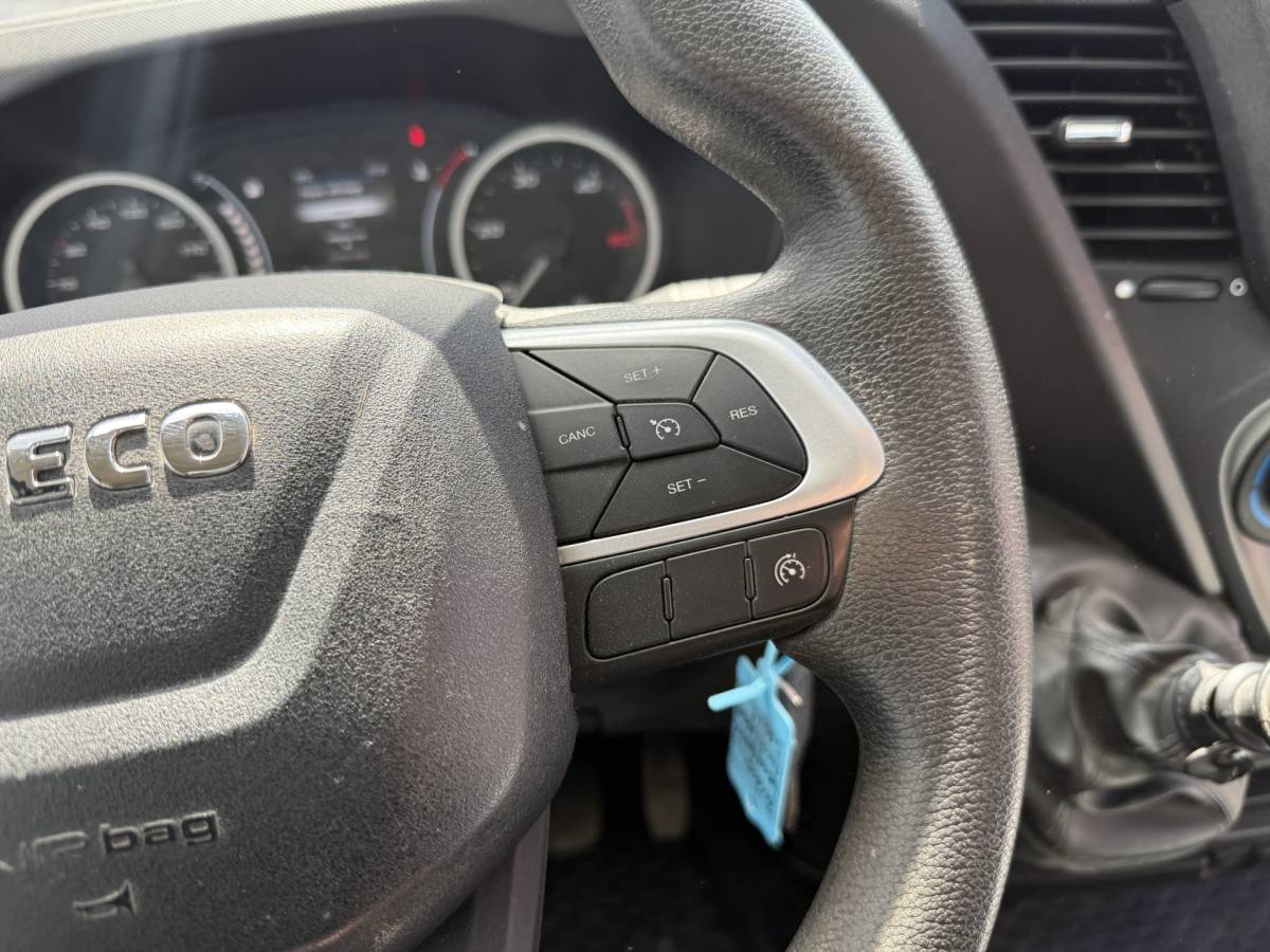 Iveco Daily Iveco Daily 35C14 2.3 Kipper Dubbellucht 3,5t Airco Cruise Control Trekhaak Luchtgeveerde stoel Nieuwe APK t/m 3-8-2027