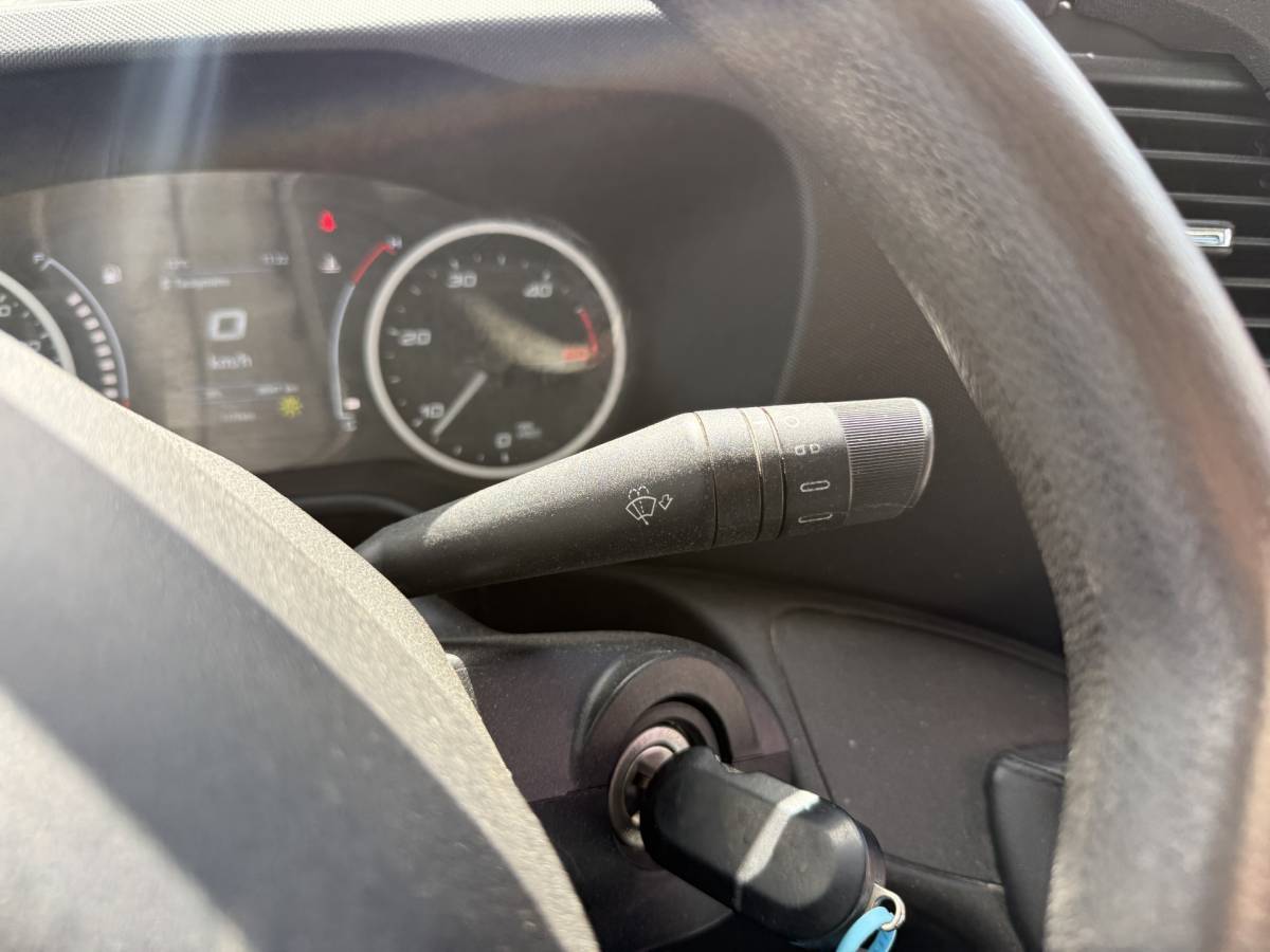 Iveco Daily Iveco Daily 35C14 2.3 Kipper Dubbellucht 3,5t Airco Cruise Control Trekhaak Luchtgeveerde stoel Nieuwe APK t/m 3-8-2027