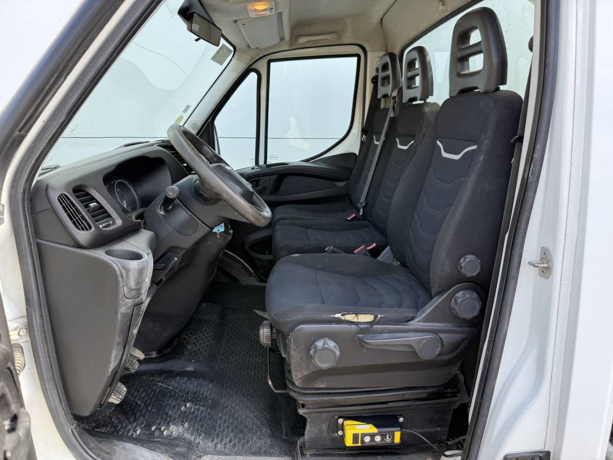 Iveco Daily Iveco Daily 35C14 2.3 Kipper Dubbellucht 3,5t Airco Cruise Control Trekhaak Luchtgeveerde stoel Nieuwe APK t/m 3-8-2027