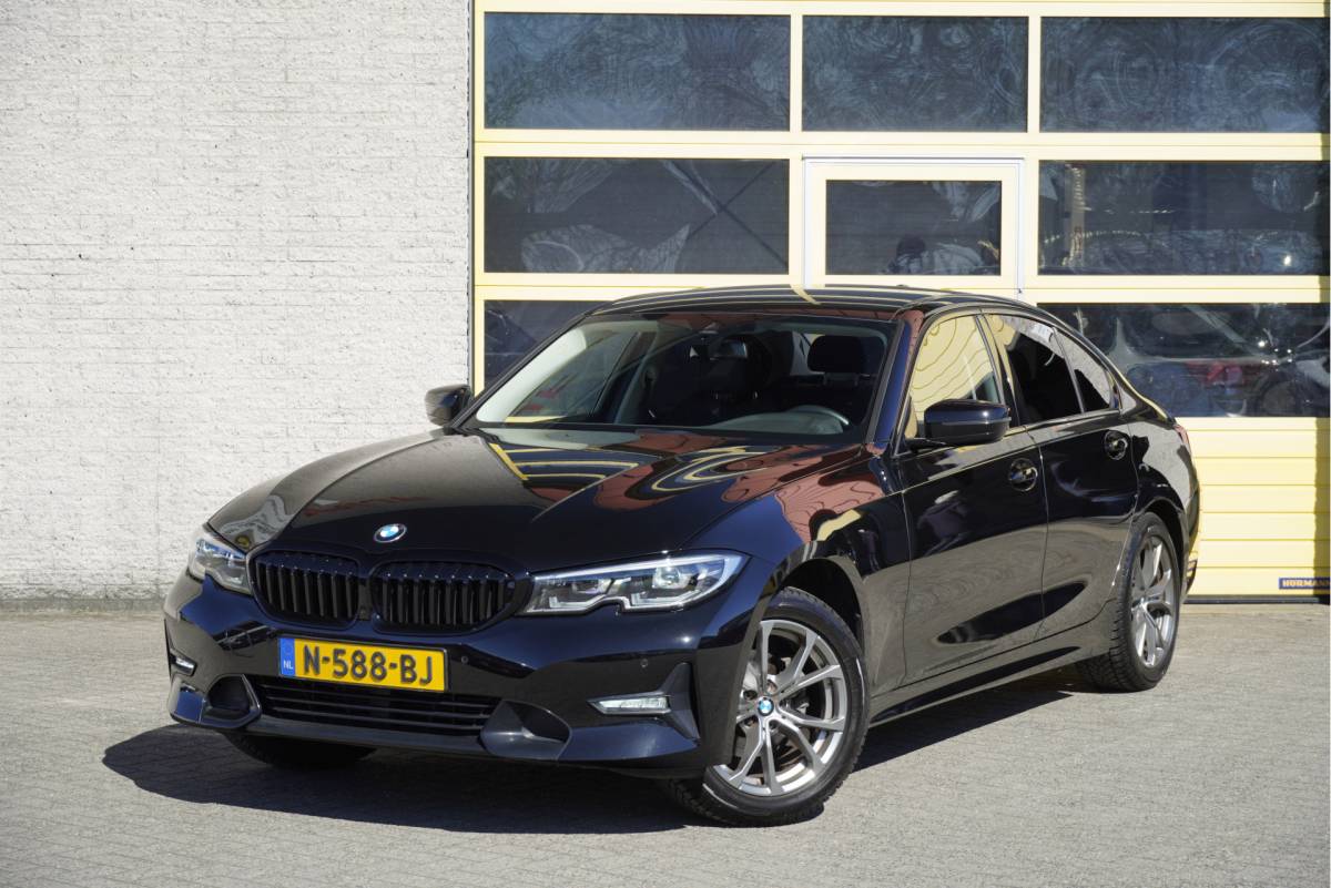BMW 3 Serie BMW 3-serie 318i 157PK! Automaat High Business Edition BJ2021 Lmv 17″ | Led V+A | Pdc | Elek. trekhaak | Navi | Virtual cockpit | Climate control | Cruise control | Lederen bekleding | Sportstoelen | Extra getint glas