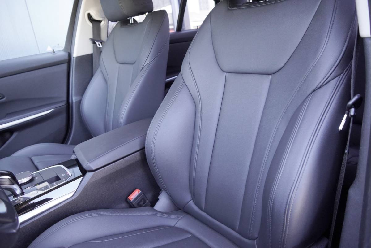 BMW 3 Serie BMW 3-serie 318i 157PK! Automaat High Business Edition BJ2021 Lmv 17″ | Led V+A | Pdc | Elek. trekhaak | Navi | Virtual cockpit | Climate control | Cruise control | Lederen bekleding | Sportstoelen | Extra getint glas