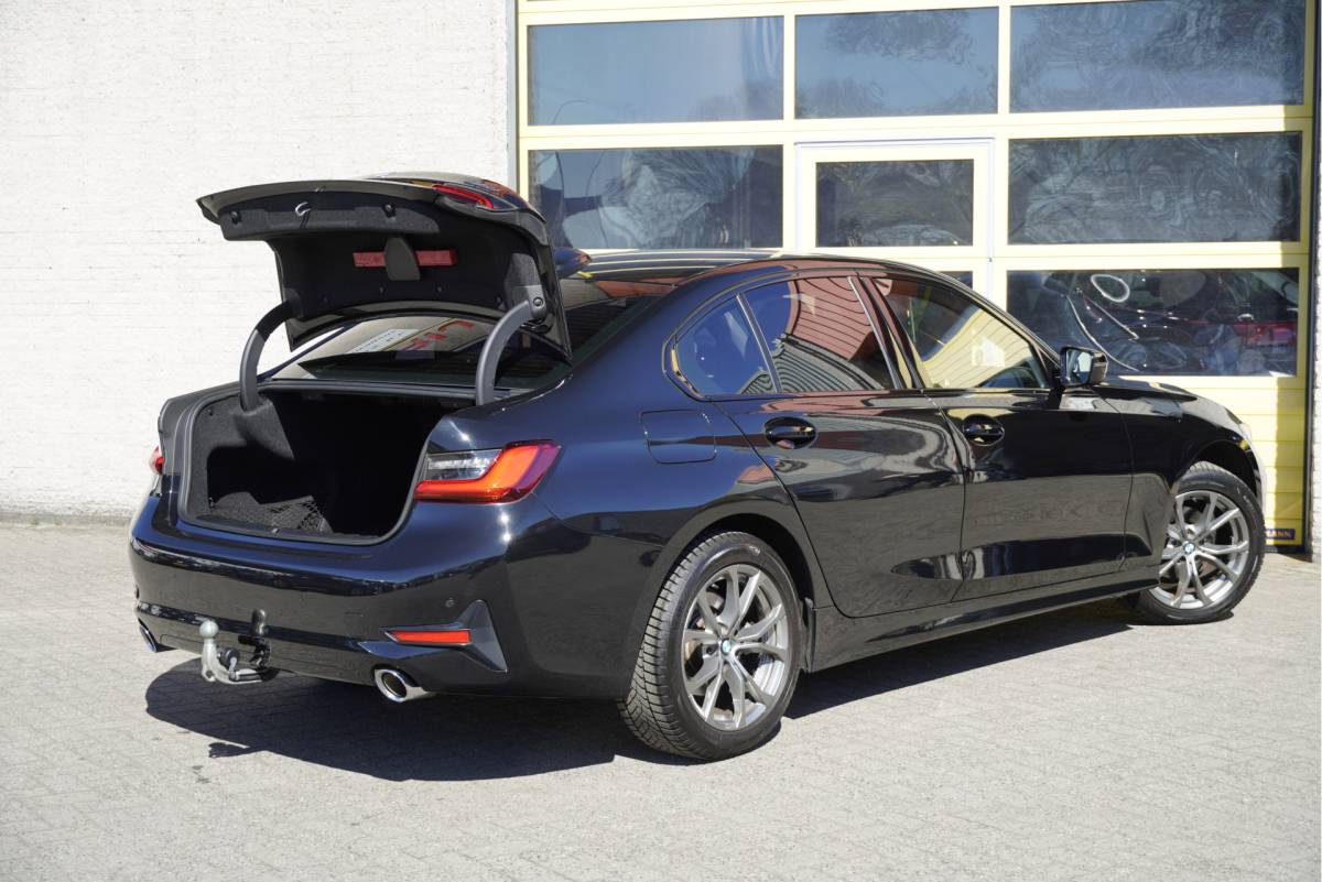BMW 3 Serie BMW 3-serie 318i 157PK! Automaat High Business Edition BJ2021 Lmv 17″ | Led V+A | Pdc | Elek. trekhaak | Navi | Virtual cockpit | Climate control | Cruise control | Lederen bekleding | Sportstoelen | Extra getint glas