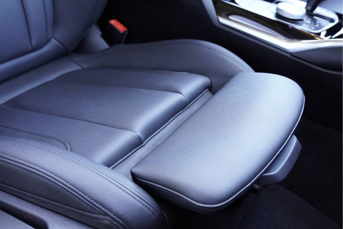 BMW 3 Serie BMW 3-serie 318i 157PK! Automaat High Business Edition BJ2021 Lmv 17″ | Led V+A | Pdc | Elek. trekhaak | Navi | Virtual cockpit | Climate control | Cruise control | Lederen bekleding | Sportstoelen | Extra getint glas
