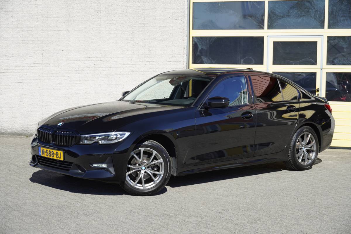 BMW 3 Serie BMW 3-serie 318i 157PK! Automaat High Business Edition BJ2021 Lmv 17″ | Led V+A | Pdc | Elek. trekhaak | Navi | Virtual cockpit | Climate control | Cruise control | Lederen bekleding | Sportstoelen | Extra getint glas