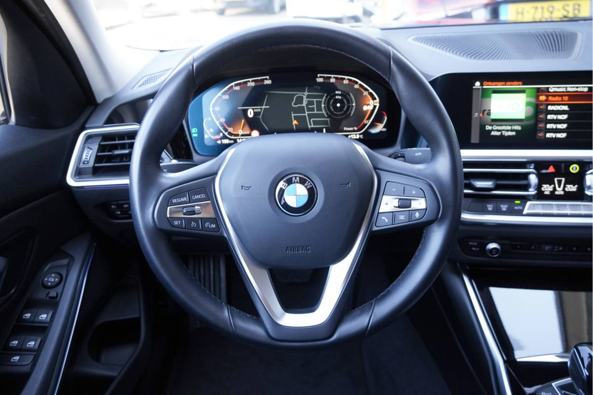 BMW 3 Serie BMW 3-serie 318i 157PK! Automaat High Business Edition BJ2021 Lmv 17″ | Led V+A | Pdc | Elek. trekhaak | Navi | Virtual cockpit | Climate control | Cruise control | Lederen bekleding | Sportstoelen | Extra getint glas