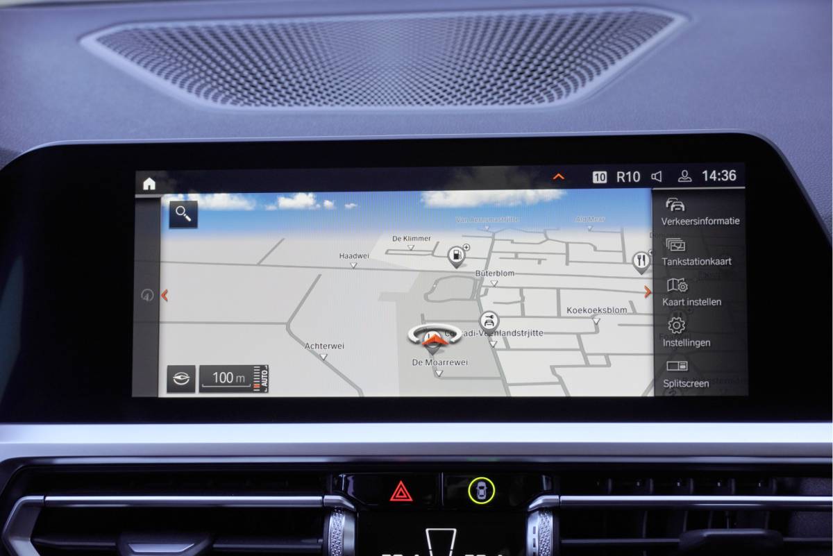 BMW 3 Serie BMW 3-serie 318i 157PK! Automaat High Business Edition BJ2021 Lmv 17″ | Led V+A | Pdc | Elek. trekhaak | Navi | Virtual cockpit | Climate control | Cruise control | Lederen bekleding | Sportstoelen | Extra getint glas