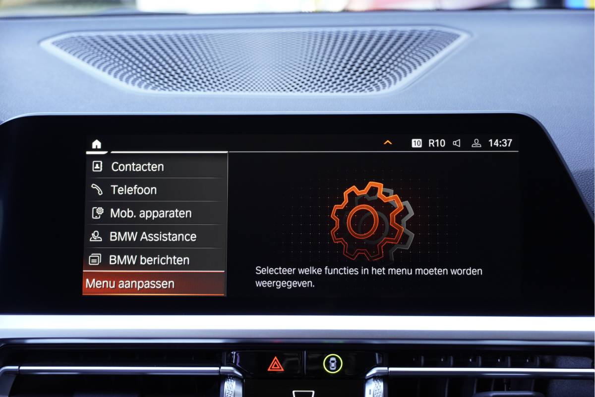BMW 3 Serie BMW 3-serie 318i 157PK! Automaat High Business Edition BJ2021 Lmv 17″ | Led V+A | Pdc | Elek. trekhaak | Navi | Virtual cockpit | Climate control | Cruise control | Lederen bekleding | Sportstoelen | Extra getint glas