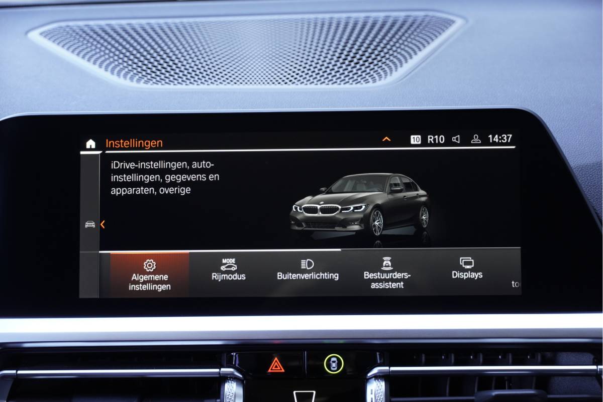BMW 3 Serie BMW 3-serie 318i 157PK! Automaat High Business Edition BJ2021 Lmv 17″ | Led V+A | Pdc | Elek. trekhaak | Navi | Virtual cockpit | Climate control | Cruise control | Lederen bekleding | Sportstoelen | Extra getint glas