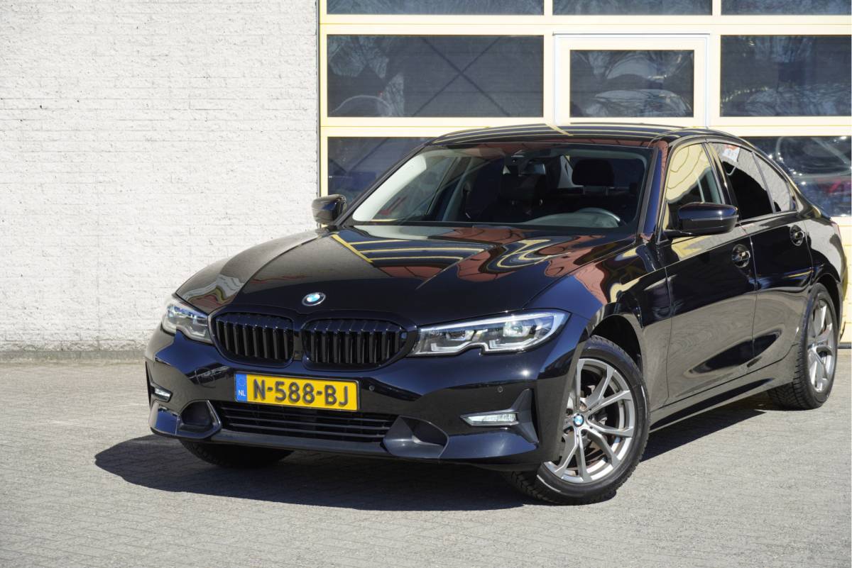 BMW 3 Serie BMW 3-serie 318i 157PK! Automaat High Business Edition BJ2021 Lmv 17″ | Led V+A | Pdc | Elek. trekhaak | Navi | Virtual cockpit | Climate control | Cruise control | Lederen bekleding | Sportstoelen | Extra getint glas