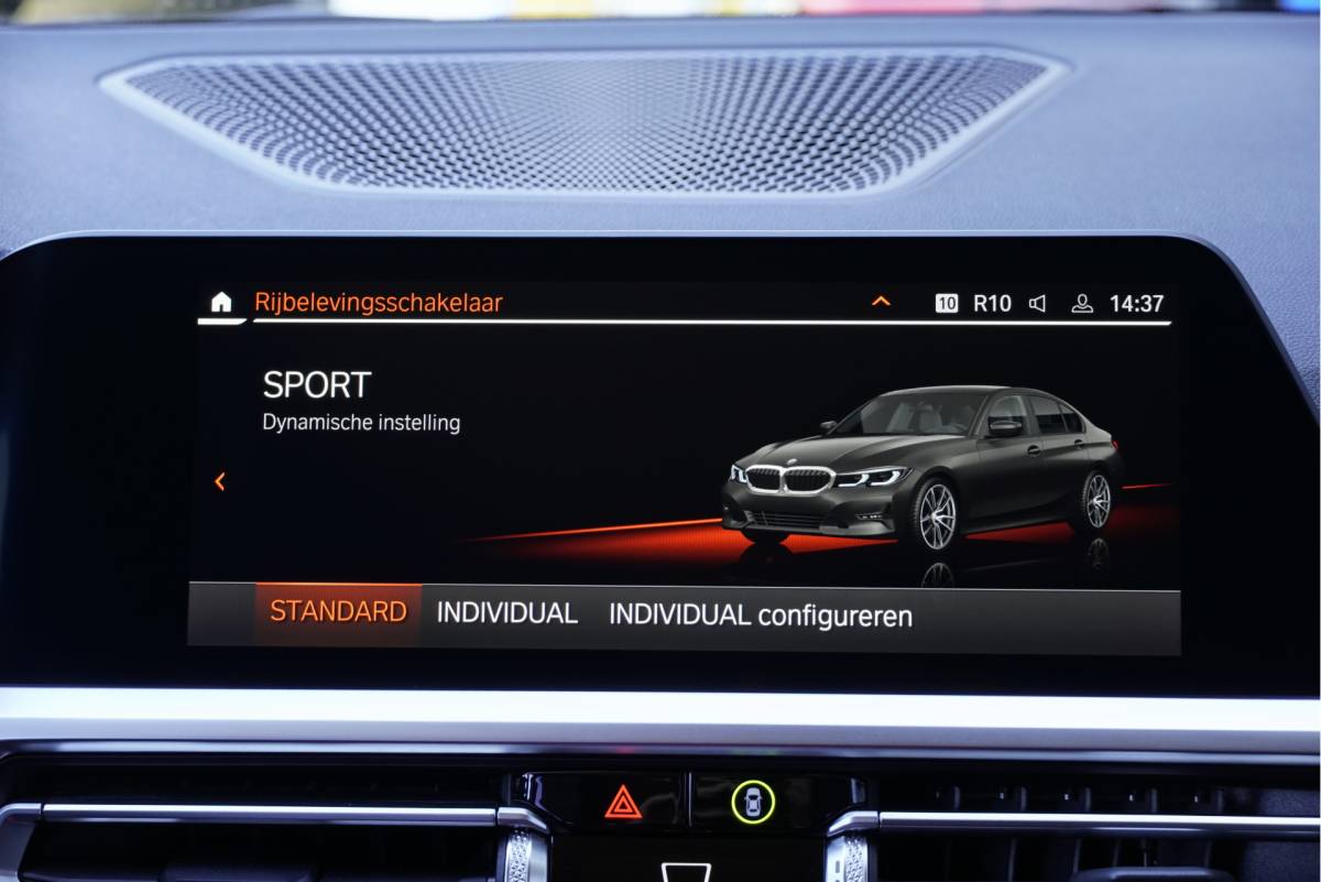 BMW 3 Serie BMW 3-serie 318i 157PK! Automaat High Business Edition BJ2021 Lmv 17″ | Led V+A | Pdc | Elek. trekhaak | Navi | Virtual cockpit | Climate control | Cruise control | Lederen bekleding | Sportstoelen | Extra getint glas