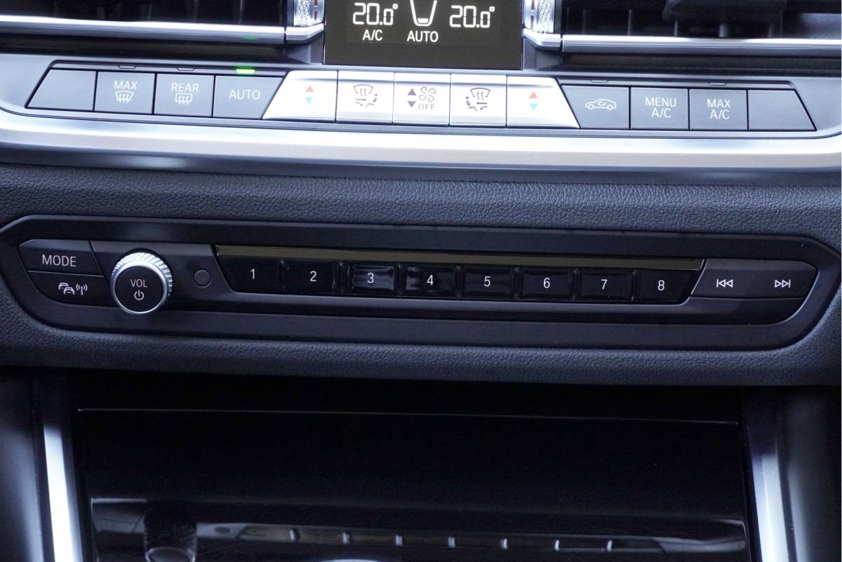 BMW 3 Serie BMW 3-serie 318i 157PK! Automaat High Business Edition BJ2021 Lmv 17″ | Led V+A | Pdc | Elek. trekhaak | Navi | Virtual cockpit | Climate control | Cruise control | Lederen bekleding | Sportstoelen | Extra getint glas
