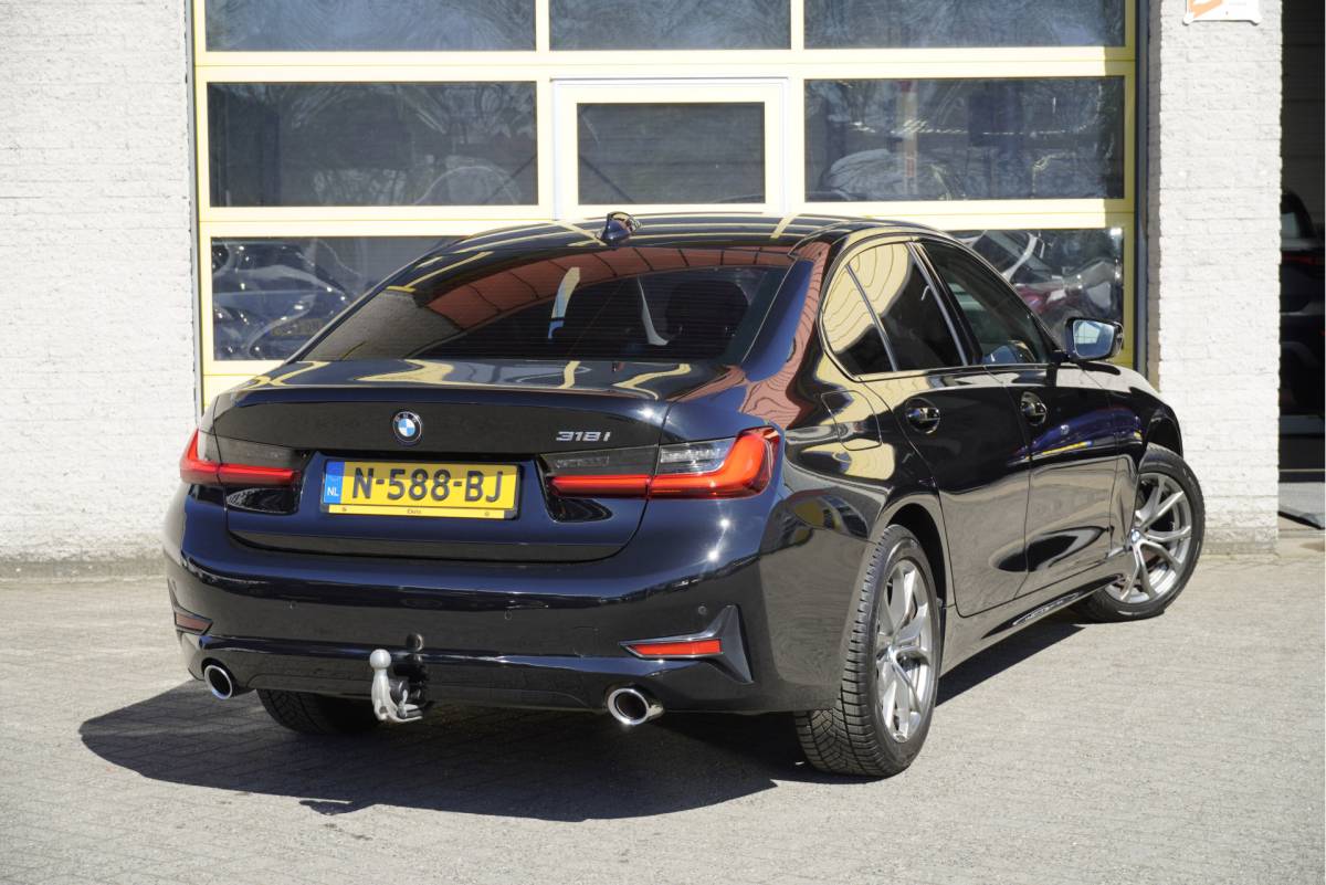 BMW 3 Serie BMW 3-serie 318i 157PK! Automaat High Business Edition BJ2021 Lmv 17″ | Led V+A | Pdc | Elek. trekhaak | Navi | Virtual cockpit | Climate control | Cruise control | Lederen bekleding | Sportstoelen | Extra getint glas