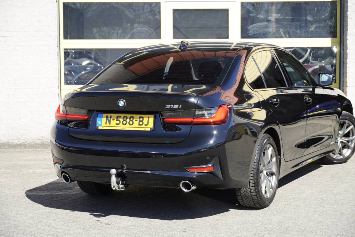 BMW 3 Serie BMW 3-serie 318i 157PK! Automaat High Business Edition BJ2021 Lmv 17″ | Led V+A | Pdc | Elek. trekhaak | Navi | Virtual cockpit | Climate control | Cruise control | Lederen bekleding | Sportstoelen | Extra getint glas