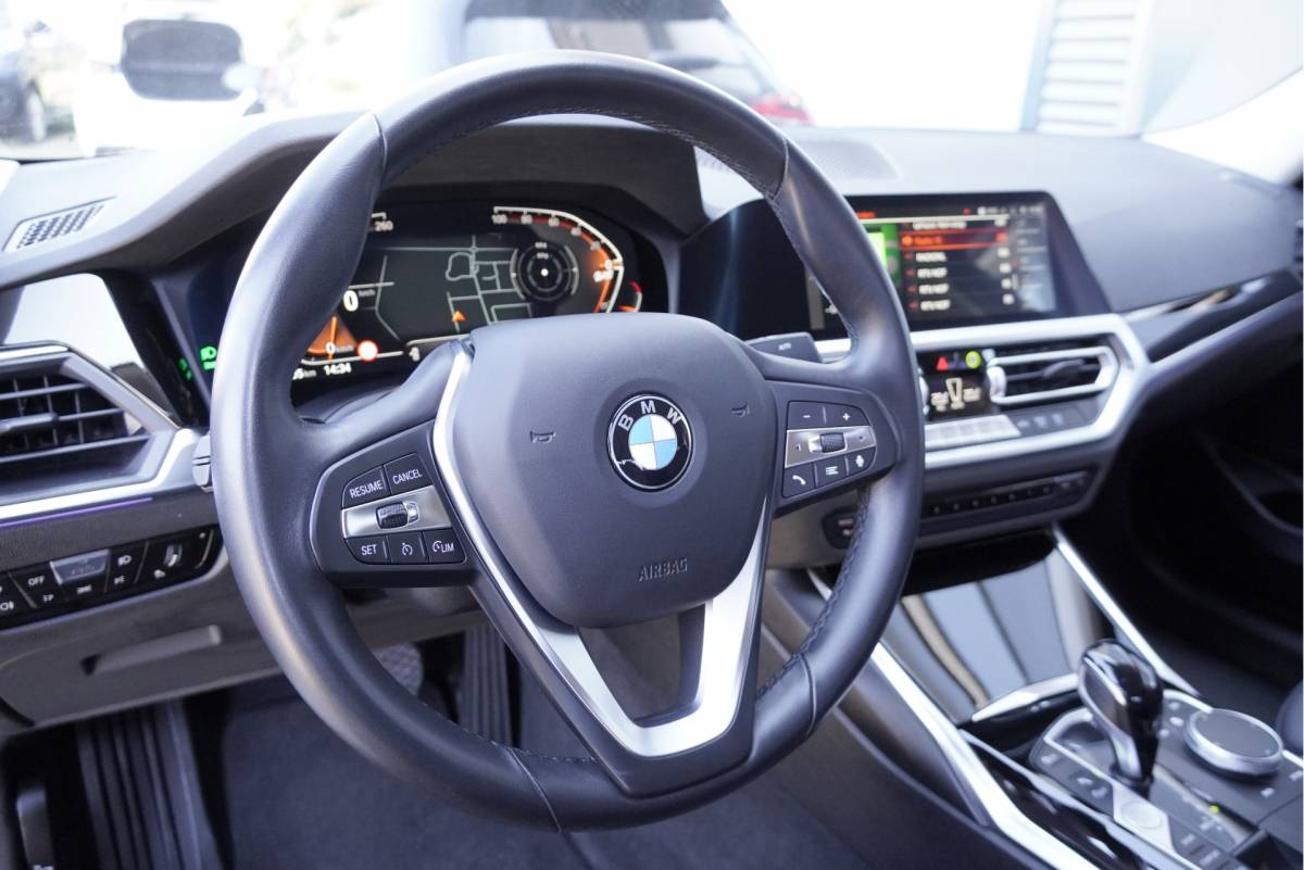 BMW 3 Serie BMW 3-serie 318i 157PK! Automaat High Business Edition BJ2021 Lmv 17″ | Led V+A | Pdc | Elek. trekhaak | Navi | Virtual cockpit | Climate control | Cruise control | Lederen bekleding | Sportstoelen | Extra getint glas