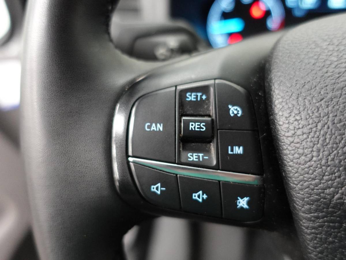 Ford Transit Custom Ford Transit Custom 300 2.0 TDCI 130pk L2H1 Trend Automaat Airco Navigatie Cruisecontrol Camera Parkeersensoren Trekhaak Betimmering